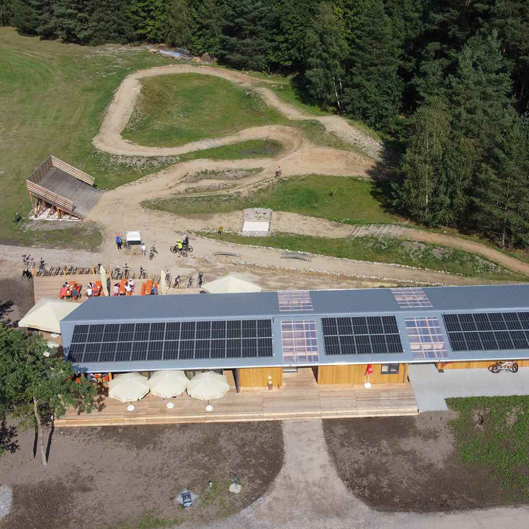 Luftaufnahme von Sunshine Bikes in Steinberg am See